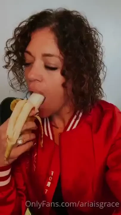 Bananas are my favorite afternoon treat 