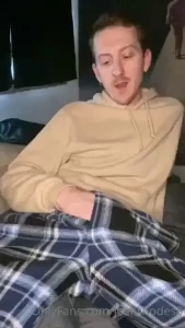 Woke up from my nap horny wanted to share this bate with you no cuts