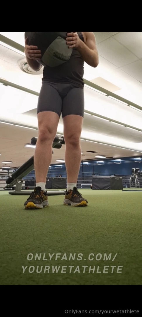 Newvideo in the public folder 75 quick wetting in the gym and on park 