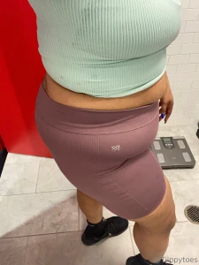 I love the way my feet smell after the gym