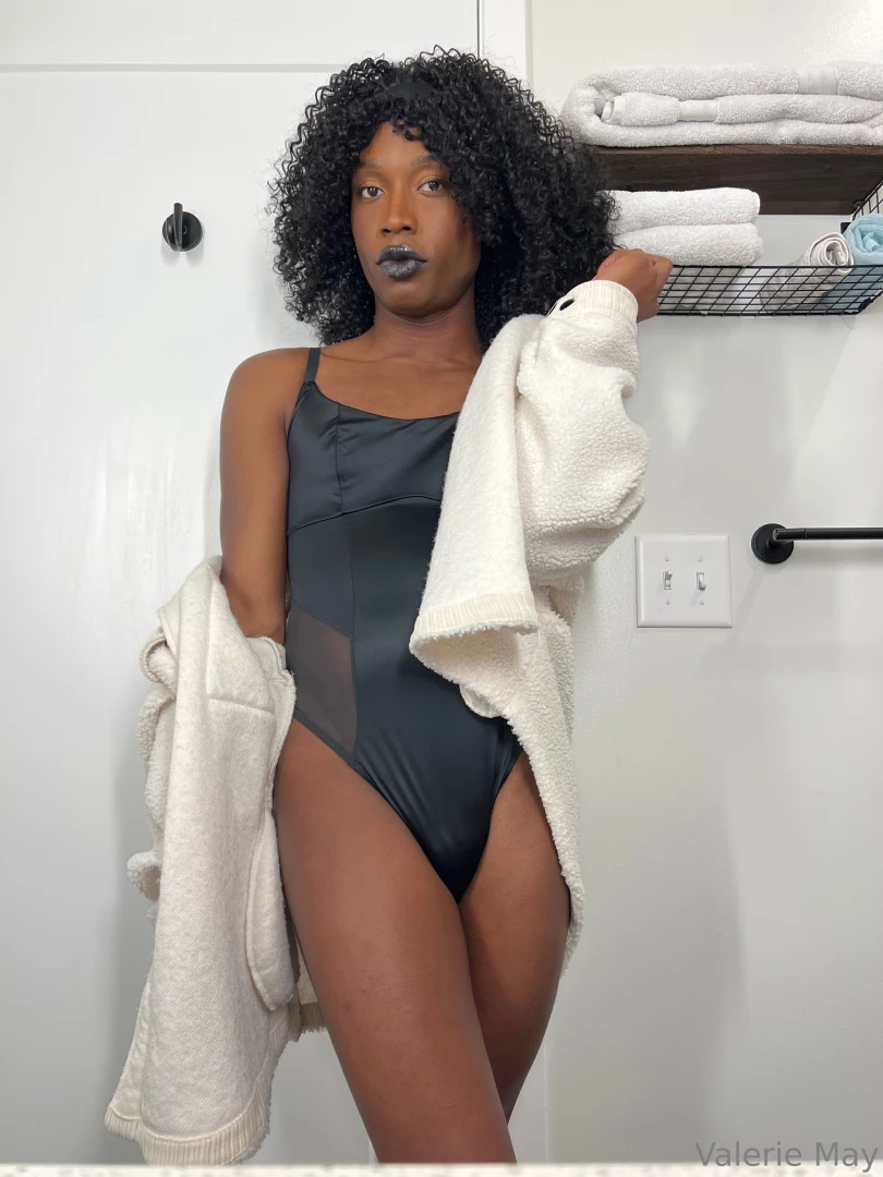 Should trans women tuck their dicks in public personally i say untuck part 3 