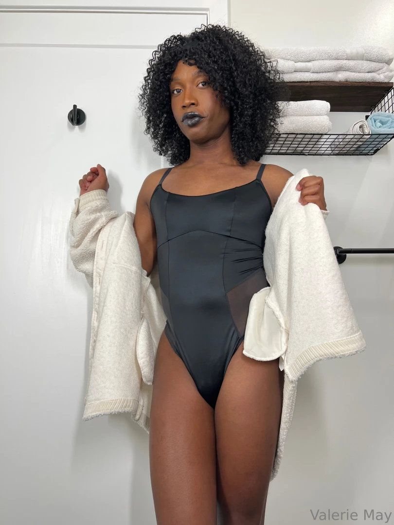 Should trans women tuck their dicks in public personally i say untuck part 5 