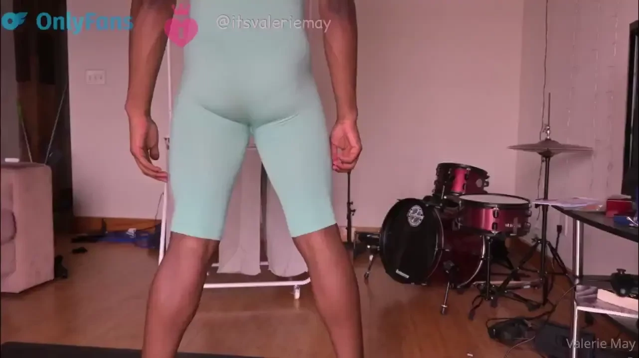Wanna fuck in the shower after my workout 