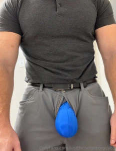 Bulging for you boys happy hump day