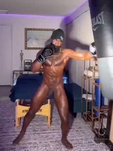 Boxing in the nude proadoniz