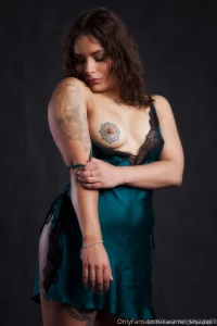 Should i wear my hair straight or like this what s your preference