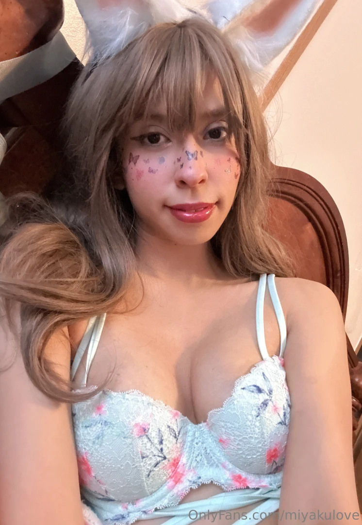 Do you like my makeup uwu 