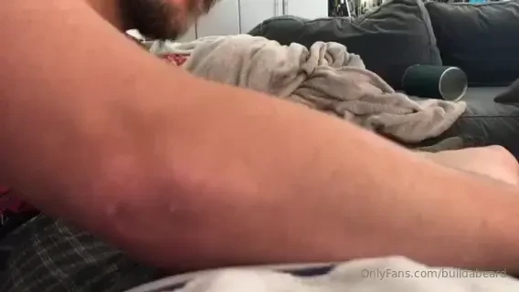 8 mins me sucking cock and cum swallow my fwb is noisey 