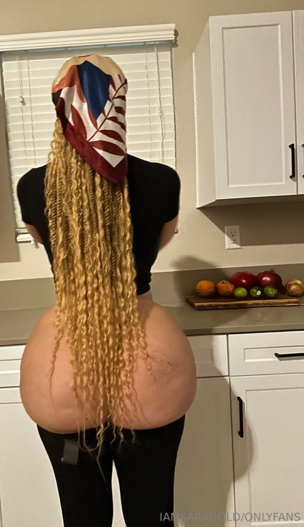 Peeeel me down and eat my fruit 
