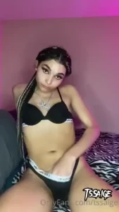 Happy holidays enjoy this watching me play with my shecock my cash app