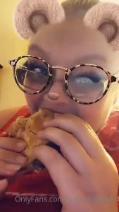 Eating fetish s gaining fetish s dm me