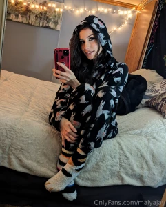 I m fucking sick again somehow so here s a comfy photoshoot where i part 9