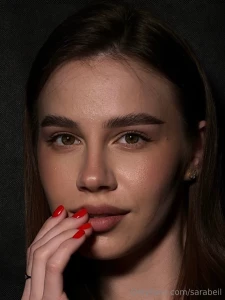 Light makeup is the perfect choice for those who prefer a natural and
