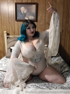 Happy a christmas eve lil video of me using my hands to climax part 1