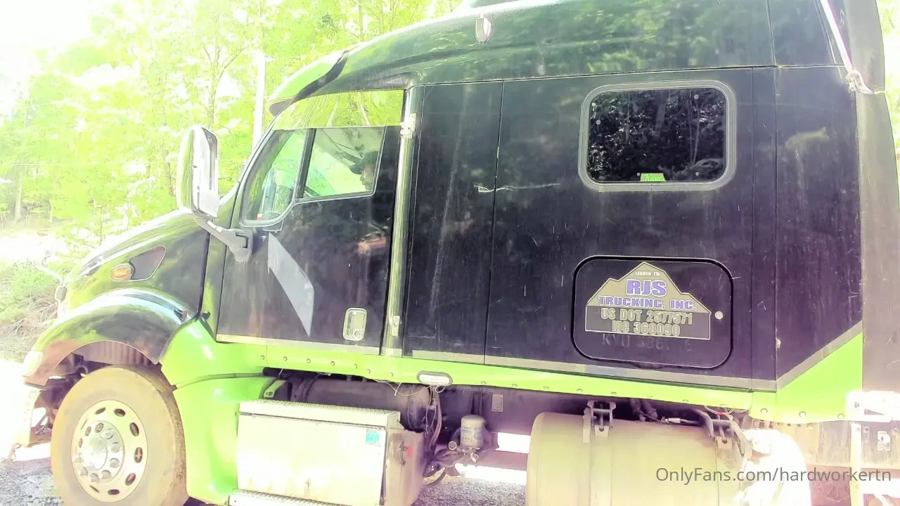 Hearing that diesel makes me horny as fuck 