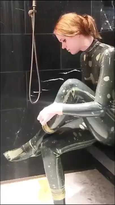 Peeeeeeeling the layers off after a good time 