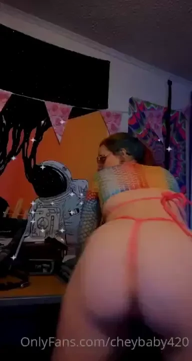 Good afternoon babes happy friday 