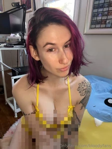 I put on my skimpiest yellow lace lingerie and i m ready to put on a