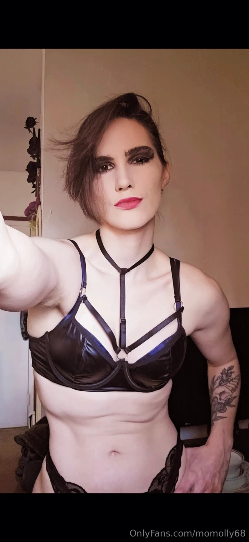 In need of a muscle mommy 