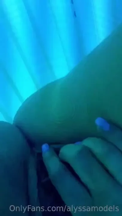 Dint mind my face tanning is hard with whitening my teeth 