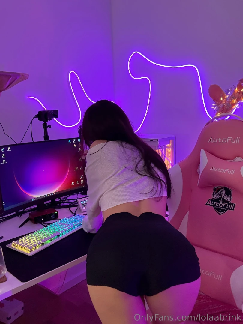 Soll ich die hose noch weiter runter ziehen 