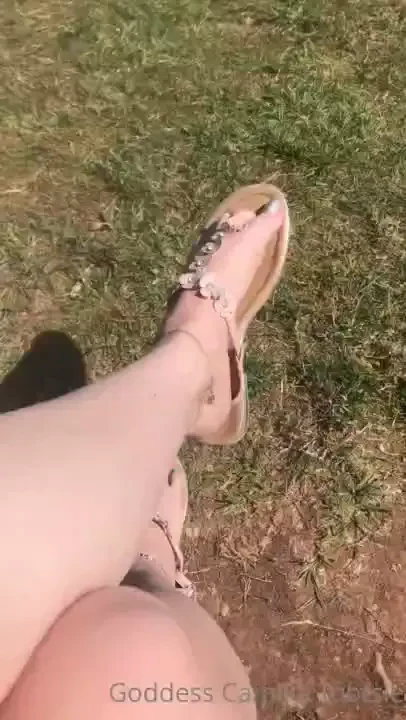 Flashing my tootsies in public why because i can 