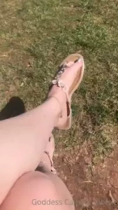 Flashing my tootsies in public why because i can