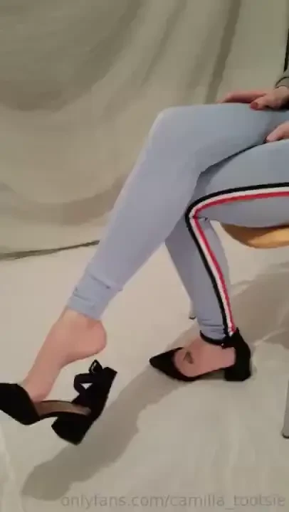 A little shoe dangle going on 