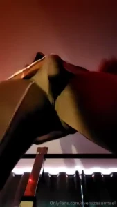 Imagine your workout partner not realising he s sat on you not once part 1