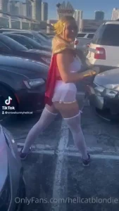 Free task tell me how amazing my ass looks