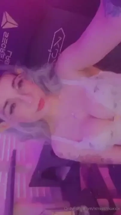 Using a vibrator to make me moan so so hard lt 3 