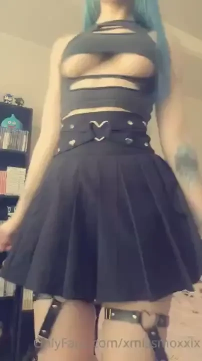 Your favorite goth egirls bouncy titties 