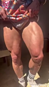 Hola beby te gustar a ver explotar mis venas de mis piernas mientras