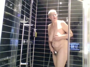 Live shower recording want to wash my back