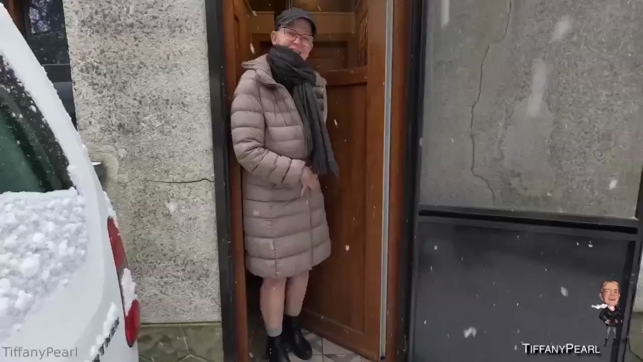 Just a quick flash keepin on the scarf not to catch cold haha 