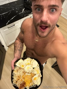 After i fill myself up with breakfast imma fill you up with my warm