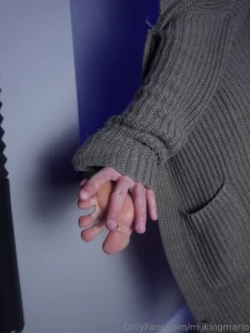 Gripping them tuddies haaarrrddddd woof so many toooeeeessss if you part 3