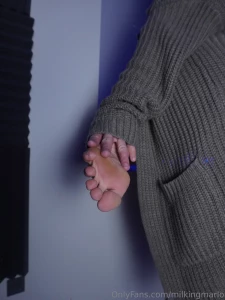 Gripping them tuddies haaarrrddddd woof so many toooeeeessss if you part 14