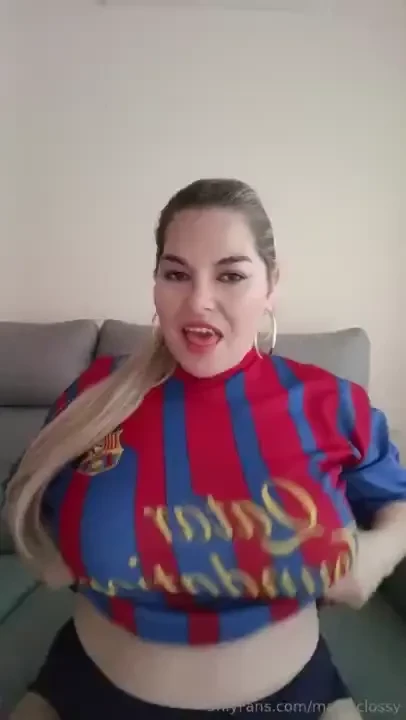 Mira como me levanto la camiseta jeje 