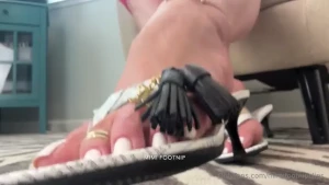 Worthless foot faggot loser this one is for you my words cut deep