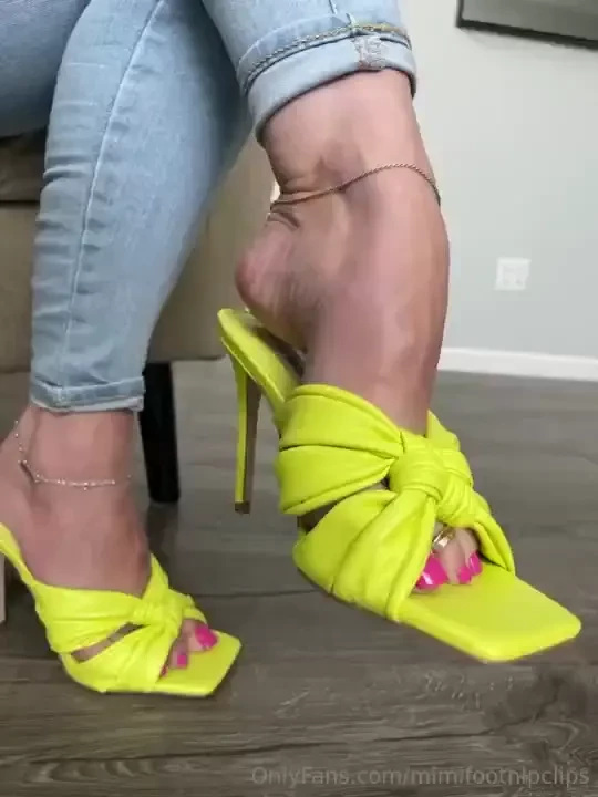 Lavish both your tongue and wallet on my feet 