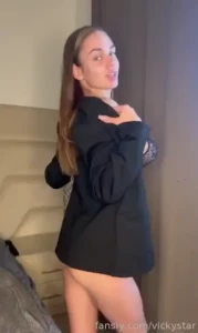 My wet pussy needs a kiss rn daddy i m running a free sub trial today