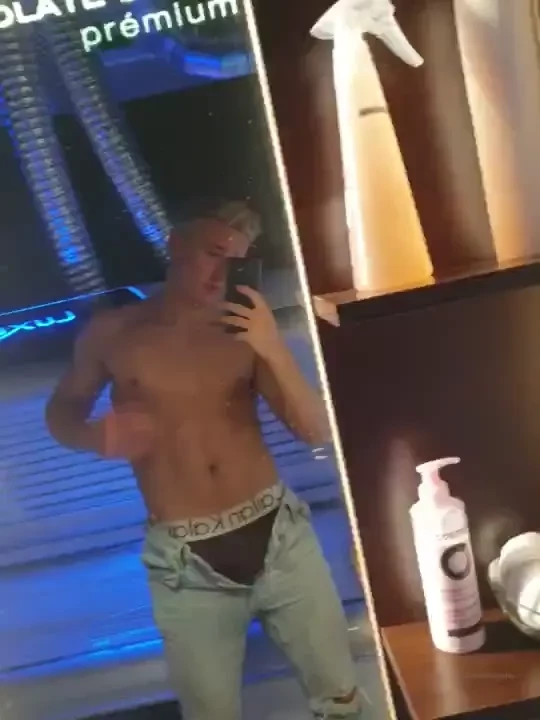 Flexing after solarium 