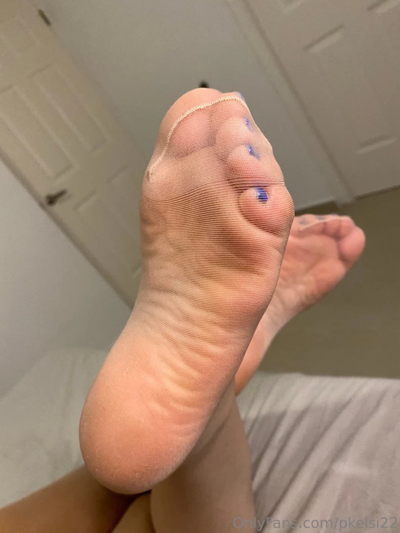 Do you want to see how he cums on my nylons he sprays my entire nylons 