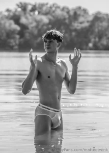 Merry chistmas everyone wish i was back here again for christmas