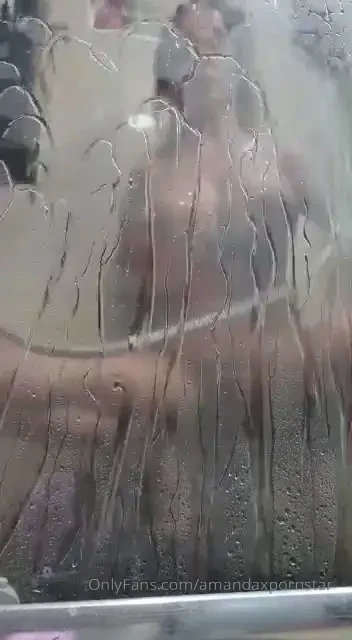 Jugando en la ducha part 1 