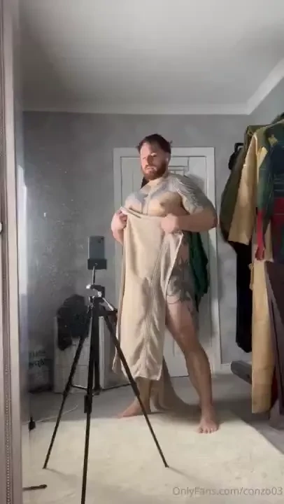 Post shower naughty bits showin 