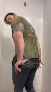 Was feeling a big juicy glut pump at the gym and had to stop it all to