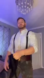 Can someone please teach me how to take trousers off all sexy like