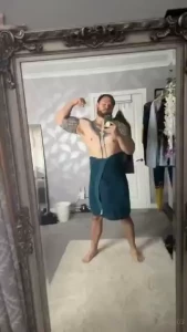 I am the master of the no hands towl drop